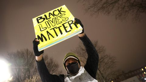Ein "Black Lives Matter"-Demonstrant in Kenosha, USA