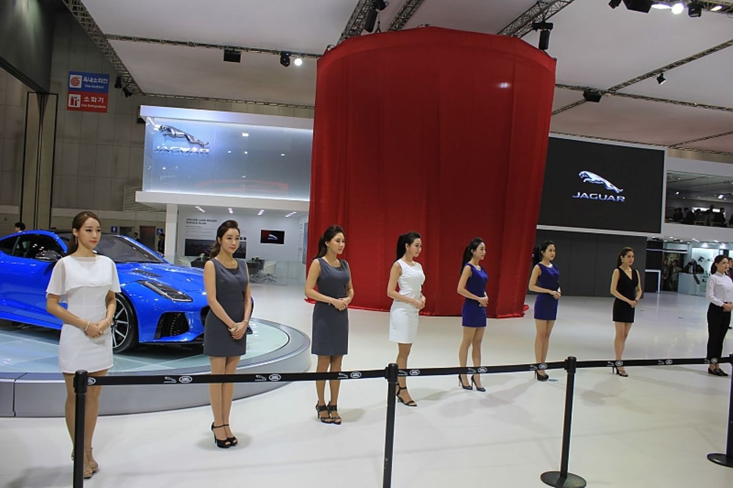 Seoul Motor Show 2017 Girls
