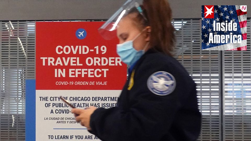 Ein Warnschild für Reisende auf dem  O'Hare International Airport in Chicago