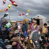 Frauen zelebrieren die erste Schneehuhnjagd ihrer Kinder