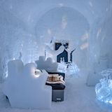 Die beiden schwedischen Designerinnen Julia Gamborg Nielsen und Lotta Lampa setzen in der Deluxe Suite "Kodex Maximus" auf eine organische Formensprache.