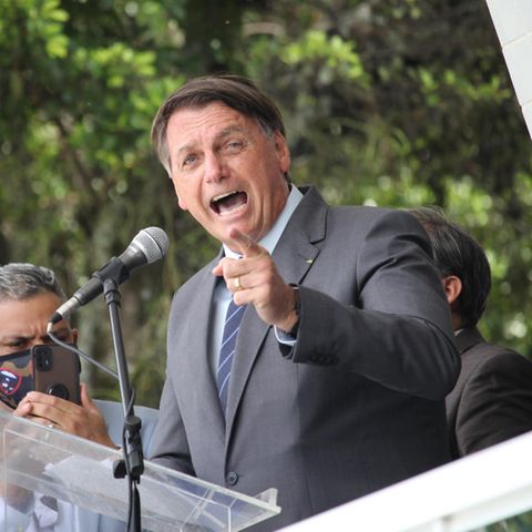 Seine Corona-Politik ist katastrophal, fast 200.000 Menschen starben in Brasilien. Und doch gewinnt Präsident Bolsonaro an Zustimmung.
