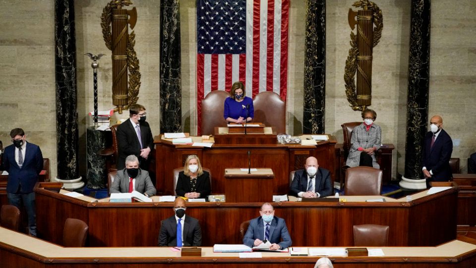 Washington: Nancy Pelosi, Sprecherin des Repräsentantenhauses, leitet die Sitzung im Kapitol