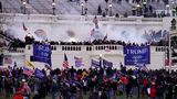 Durch ihre pure Masse fegen die Trump-Anhänger die Sicherheitskräfte zur Seite und erstürmen das Kapitol