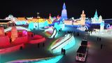 Bild 1 von 13 der Fotostrecke zum Klicken:  Das Eis- und Schneefestival im chinesischen Harbin findet bereits zum 37. Mal statt.