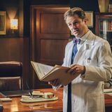 Otto Prokop (Philipp Hochmair) gehört zu den herausragenden Gerichtsmedizinern des 20. Jahrhunderts. Seine Vorlesungen sind rappelvoll, er hat in seinem Leben zahlreiche Mediziner ausgebildet. Wie üblich gehen auch in der dritten Staffel von "Charité" sämtliche Hauptfiguren auf historische Vorbilder zurück. Der echte Otto Prokop lebte bis 2009.