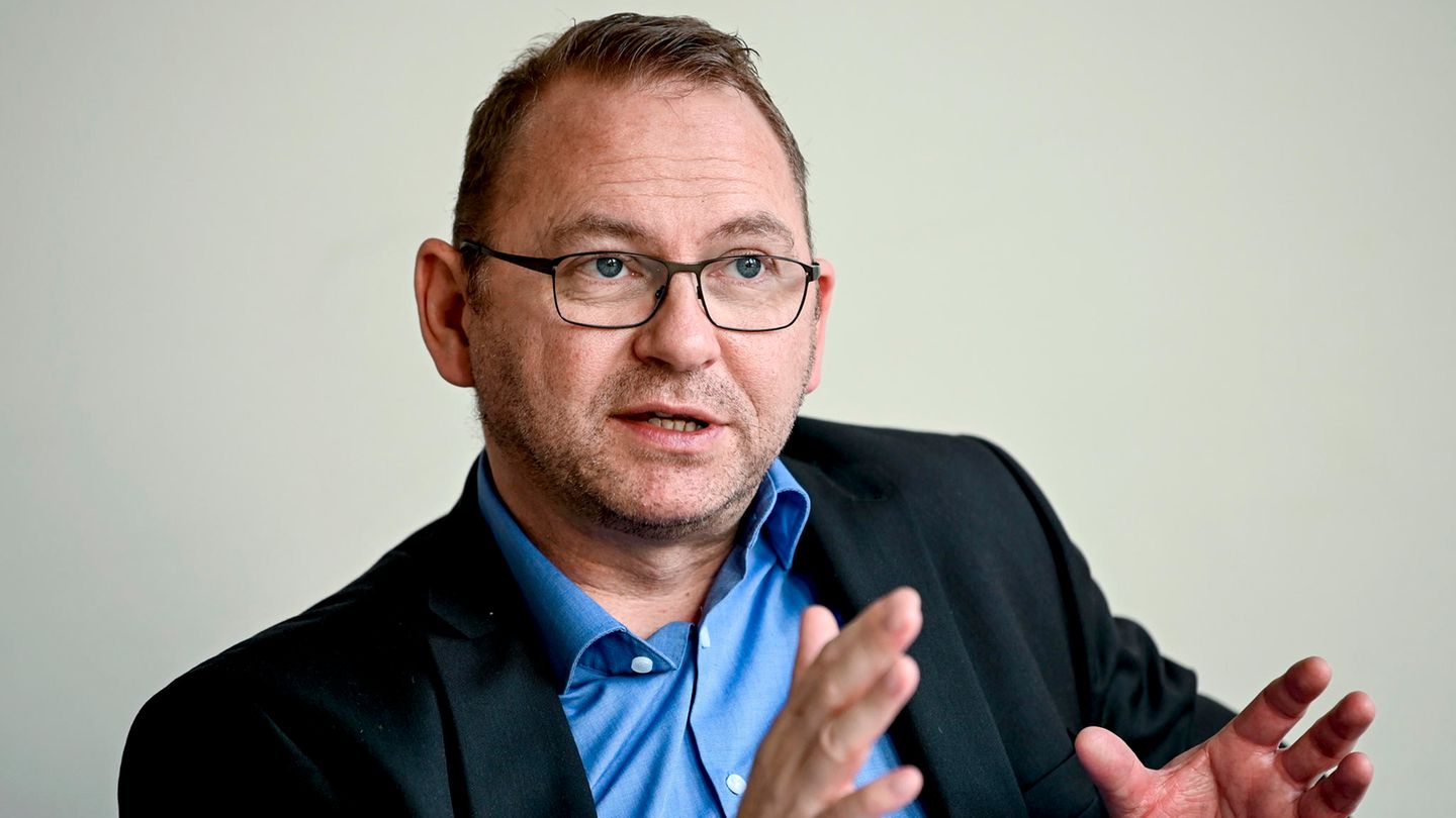 Im stern-Interview spricht ver.di-Chef Frank Werneke über die Arbeitswelt in Zeiten des Coronavirus