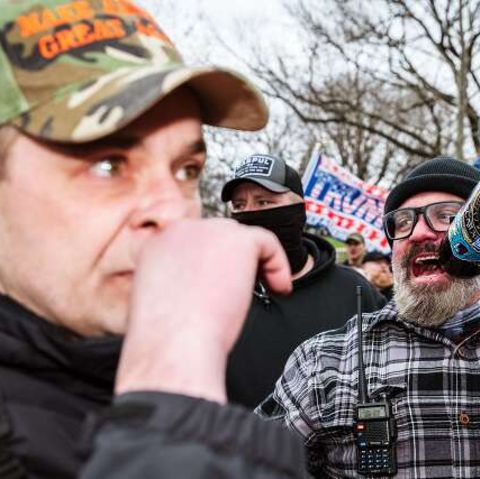 Dicht gedrängt und die meisten ohne Maske: Tausende Trump-Supporter kurz vor dem Sturm aufs Kapitol.