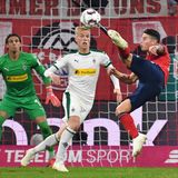 6. Oktober 2018  James Rodriguez versucht es mit einer artistischen Einlage, bleibt aber erfolglos. Mit 3:0 gelingt den Gladbachern ein Sieg in der Allianz Arena. Die Torschützen heißen Alassane Plea, Lars Stindl und Patrick Herrmann. Die Niederlage stürzt die Bayern unter Trainer Niko Kovac in die Krise. Wenige Wochen wird er entlassen. Sein Nachfolger heißt Hansi Flick.