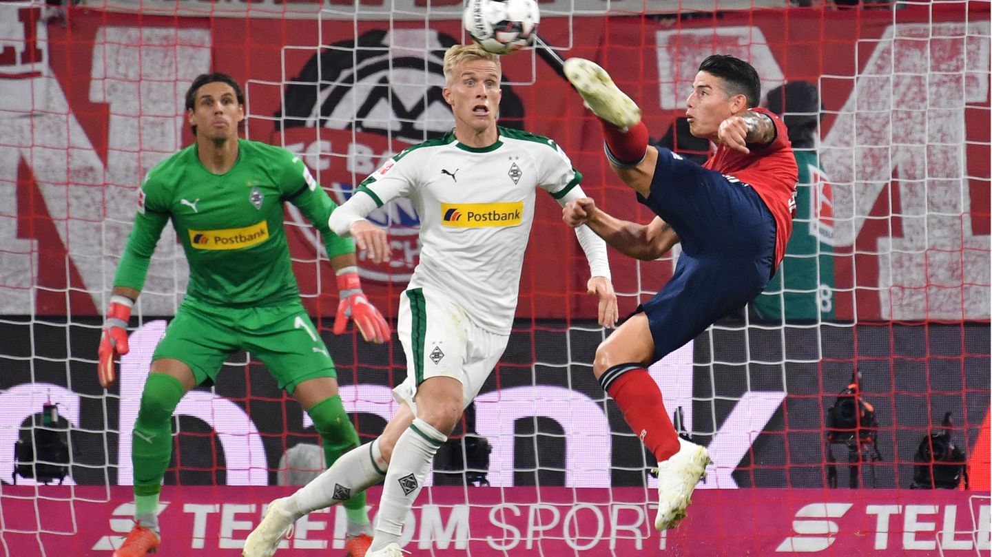 Bundesliga-Klassiker: 6. Oktober 2018 James Rodriguez versucht es mit einer artistischen Einlage, bleibt aber erfolglos. Mit 3:0 gelingt den Gladbachern ein Sieg in der Allianz Arena. Die Torschützen heißen Alassane Plea, Lars Stindl und Patrick Herrmann. Die Niederlage stürzt die Bayern unter Trainer Niko Kovac in die Krise. Wenige Wochen wird er entlassen. Sein Nachfolger heißt Hansi Flick. 6. Oktober 2018 James Rodriguez versucht es mit einer artistischen Einlage, bleibt aber erfolglos. Mit 3:0 gelingt den Gladbachern ein Sieg in der Allianz Arena. Die Torschützen heißen Alassane Plea, Lars Stindl und Patrick Herrmann. Die Niederlage stürzt die Bayern unter Trainer Niko Kovac in die Krise. Wenige Wochen wird er entlassen. Sein Nachfolger heißt Hansi Flick.