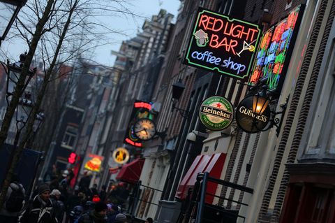 Niederlande, Amsterdam: ein Coffeeshop im Rotlichtviertel der Stadt