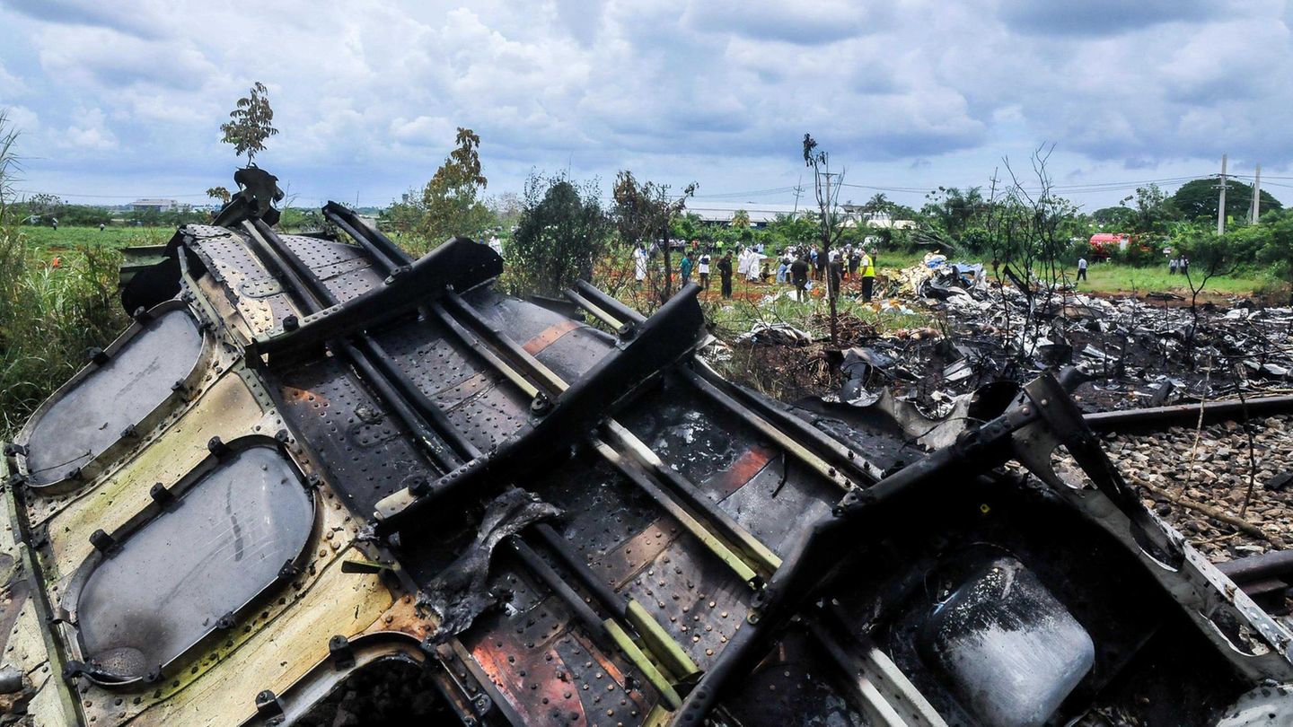 Kuba, Mai 2018  Nach dem Start in Havanna stürzt eine Boeing 737-201 mit 113 Menschen an Bord ab. Eine Frau überlebt. Die Airline Cubana hatte die fast 39 Jahre alte Maschine von einer mexikanischen Gesellschaft geleast. Behörden gehen von einer Überladung aus.