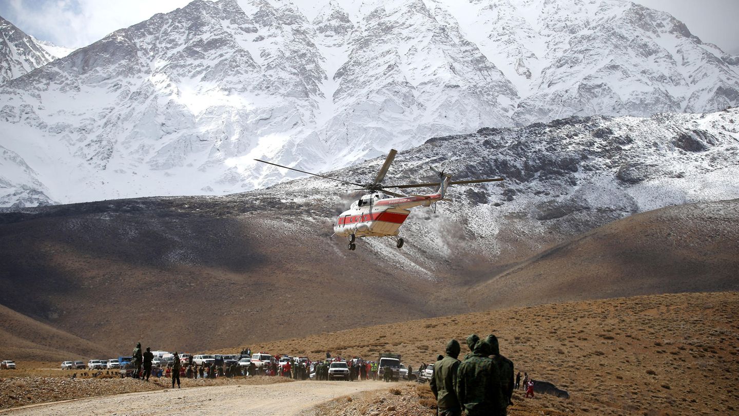 Iran, Februar 2018  50 Minuten nach dem Start in Teheran zerschellt ein Flugzeug des Typs ATR-72 an einem Berg. Alle 66 Menschen an Bord der Aseman-Air-Maschine sterben. Grundlegende Ursache sollen Pilotenfehler bei schlechter Witterung gewesen sein.