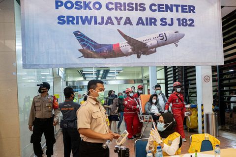 Sriwijaya-Air-Absturz: Für Angehörige des Fluges SJ182 wurde am Flughafen von Jakarta ein Krisenzentrum eingreichtet.