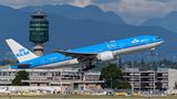 Platz 6: KLM  Wieder in den Top 10 der sichersten Airlines ist KLM mit einem Sicherheitsindex von 92,97. Im Bild eine Boeing 777 beim Start am Vancouver International Airport.