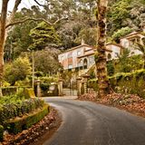 Traumhafte Villen zeugen vom einstigen Glanz des Landes.