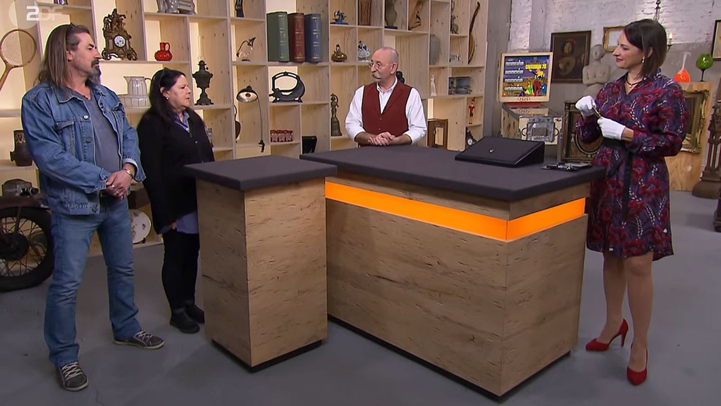 Bares für Rares: Ehepaar Hempel, Moderator Horst Lichter und Expertin Wendela Horz