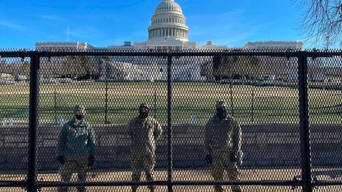 Angehörige der Nationalgarde sichern das US-Kapitol in Washington