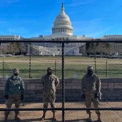 Angehörige der Nationalgarde sichern das US-Kapitol in Washington