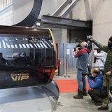 Neue V-Bahn, Grindelwald   47 Minuten schneller auf dem Jungfraujoch, der höchsten Bahnstation Europas: Das gilt ab dem Fahrplanwechsel 2020/2021 und mit Eröffnung der neuen V- Bahn. Das Megaprojekt in der Jungfrau Region verdankt seinen Namen der V-förmigen Linienführung. Vom Terminal in Grindelwald führt eine 10er-Gondelbahn hoch auf den Männlichen (bereits seit Dezember 2019 offen) und eine 3S-Bahn direkt zum Eigergletscher. Dank dem sogenannten „Eiger Express“ verringert sich die Fahrzeit von Interlaken auf das Jungfraujoch von 2 Stunden und 17 Minuten auf nur eine Stunde und 30 Minuten. Hier finden Sie alle Infos.