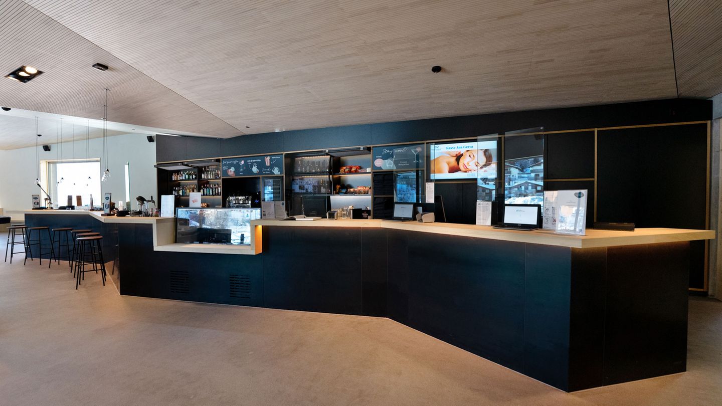 Ein Wellness-Aufenthalt muss nicht teuer sein. In der Schweiz wurde gerade die Wellness-Hostel 3000 in Laax mit hohem Wohlfühlfaktor eröffnet. Zur Jugendherberge mit 158 Betten gehört das "Aua Grava", eine große Bade- und Wellnesswelt mit Erlebnisrutschen, Fitnesscenter, Spa-Bereich, Feuerbad und Klangraum.  Infos: www.youthhostel.ch