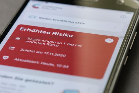 Die Risikoermittlung der Corona-Warn-App ist derzeit auf einigen Android-Geräten stört (Symbolbild)