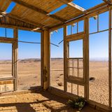 In den 60er Jahren verließen die letzten Einwohner den Ort. Seitdem besuchen nur noch Touristen die Geisterstadt.