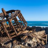 Die rostige Eisenkonstruktion gehört zu den Resten einer Diamantenwaschanlage in Elizabeth Bay