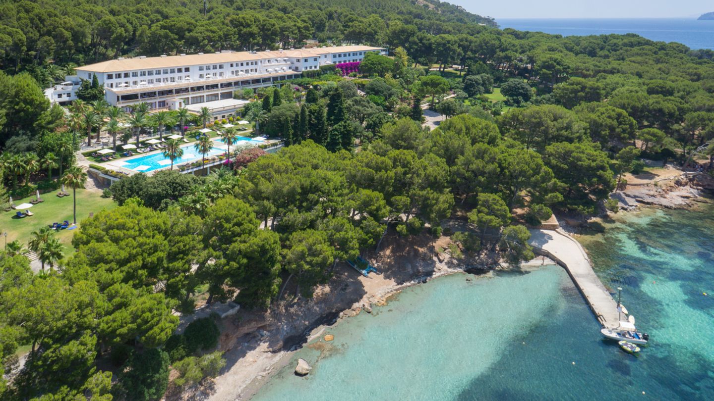 Blick auf das berühmte Hotel Formentor auf Mallorca