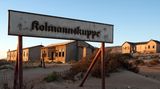 Eine weitere Geisterstadt: Weiter nördlich liegt landeinwärts Kolmanskop, auch Kolmannskuppe genannt.