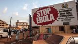 14. Januar 2016: Der Kampf ist gewonnen – das Sterben beendet  Mehr als 28.000 Menschen erkrankten, mehr als 11.000 starben – am 14. Januar 2016 erklärte die Weltgesundheitsorganisation dann endlich die Ebola-Epidemie in Westafrika für beendet. "Ich denke, dass dieser Ausbruch unsere Grenzen aufgezeigt hat", sagte der US-Virologe Heinz Feldmann, der lange Zeit in den Krisengebieten gearbeitet hat, freilich ohne zu wissen, was im Dezember 2019 beginnen würde. Vor allem Guinea, Liberia und Sierra Leone (im Bild: die Hauptstadt Freetown nach Ende Epidemie) waren von der Fieberseuche betroffen. Es dauerte fast zwei Jahre nach dem ersten registrierten Ausbruch, bis alle Ländern wieder als frei von Ebola galten.