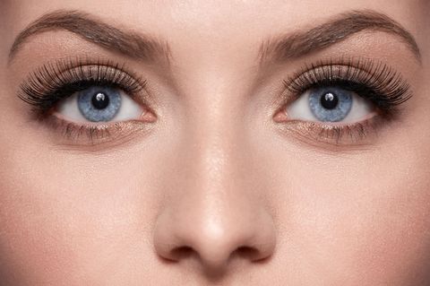 Falsche Wimpern sind ein Beautrytrick