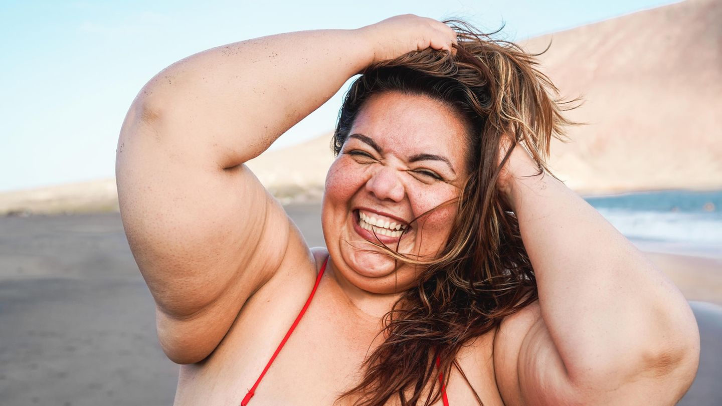 Body Positivity: Statt ständig auf das Körpergewicht zu achten, ist es viel wichtiger, sich anzunehmen und zu genießen Statt ständig auf das Körpergewicht zu achten, ist es viel wichtiger, sich anzunehmen und zu genießen