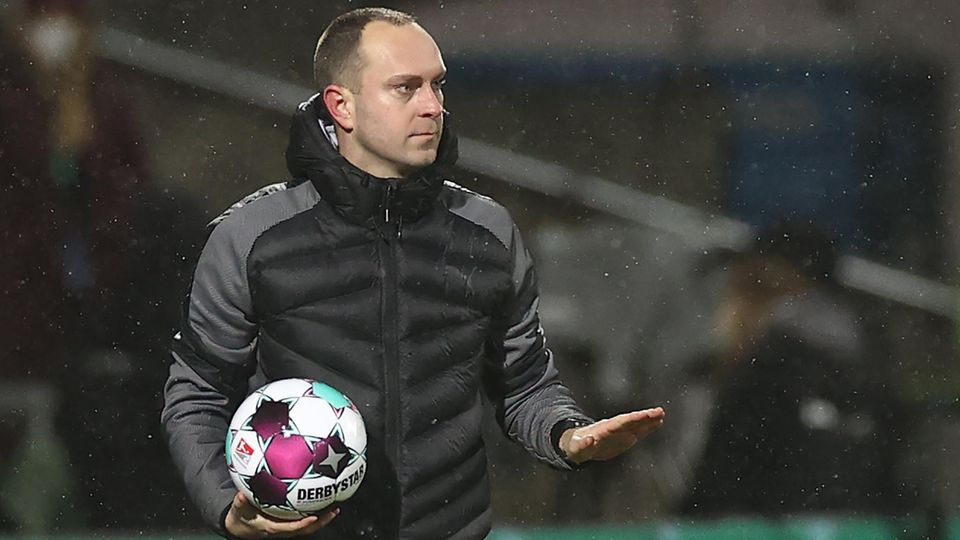 Ganz locker, ganz ruhig – Kiel-Trainer Ole Werner Ganz locker, ganz ruhig – Kiel-Trainer Ole Werner