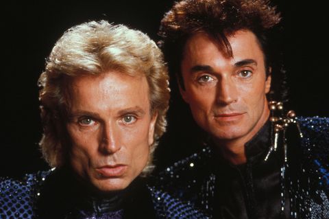 Das deutsche Magier-Duo Siegfried und Roy wurde in den 70er Jahren mit seinen Zaubershows berühmt. Acht Monate nach Roy Horn (r.) ist Siegfried Fischbacher verstorben.